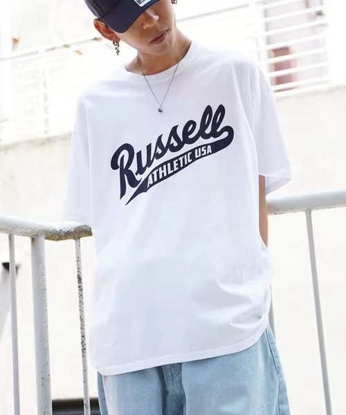Streetwear Brand With A Logo - Camiseta Blanca Retro Estilo Universitario con