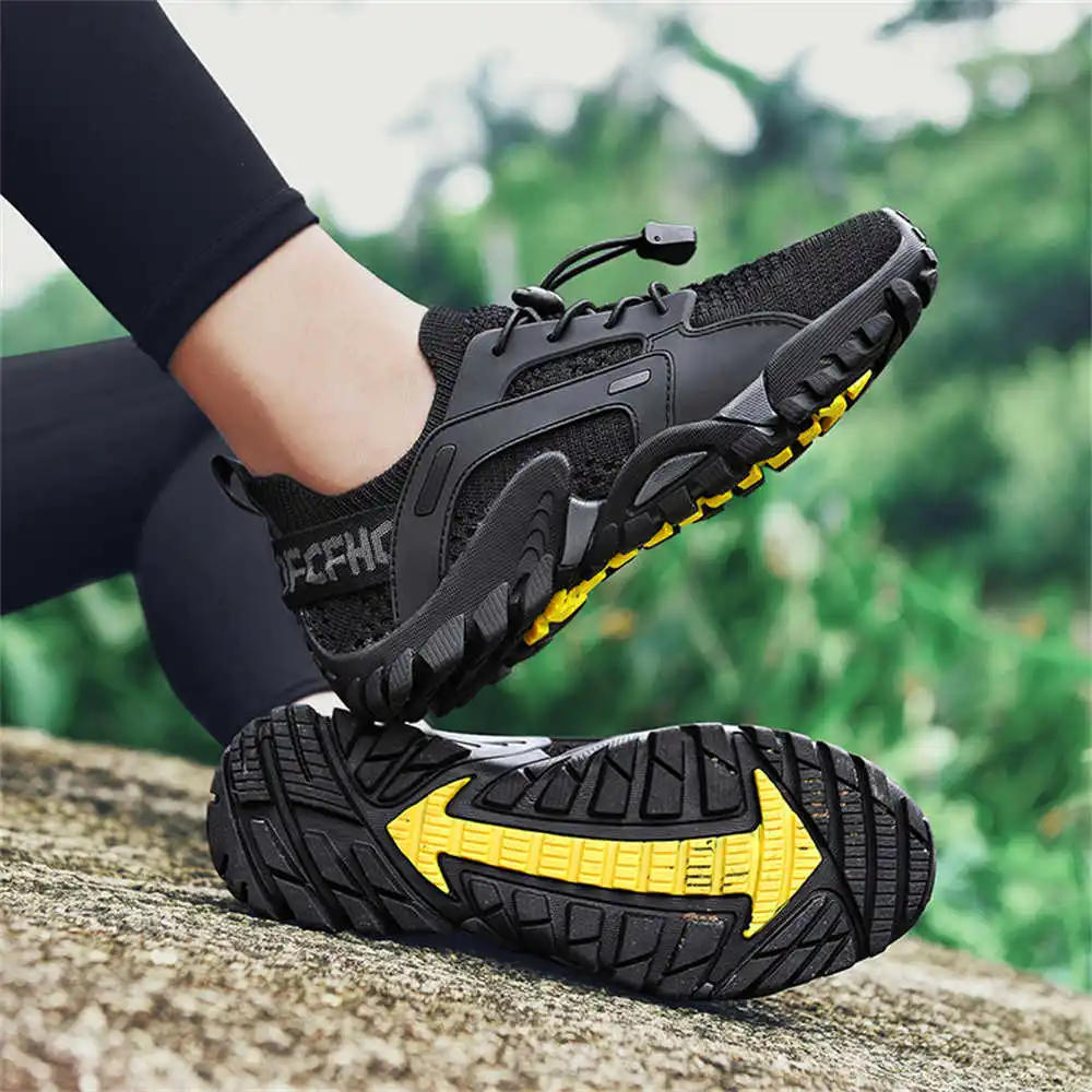 Streetwear Brand Drops - Botas de senderismo de verano para