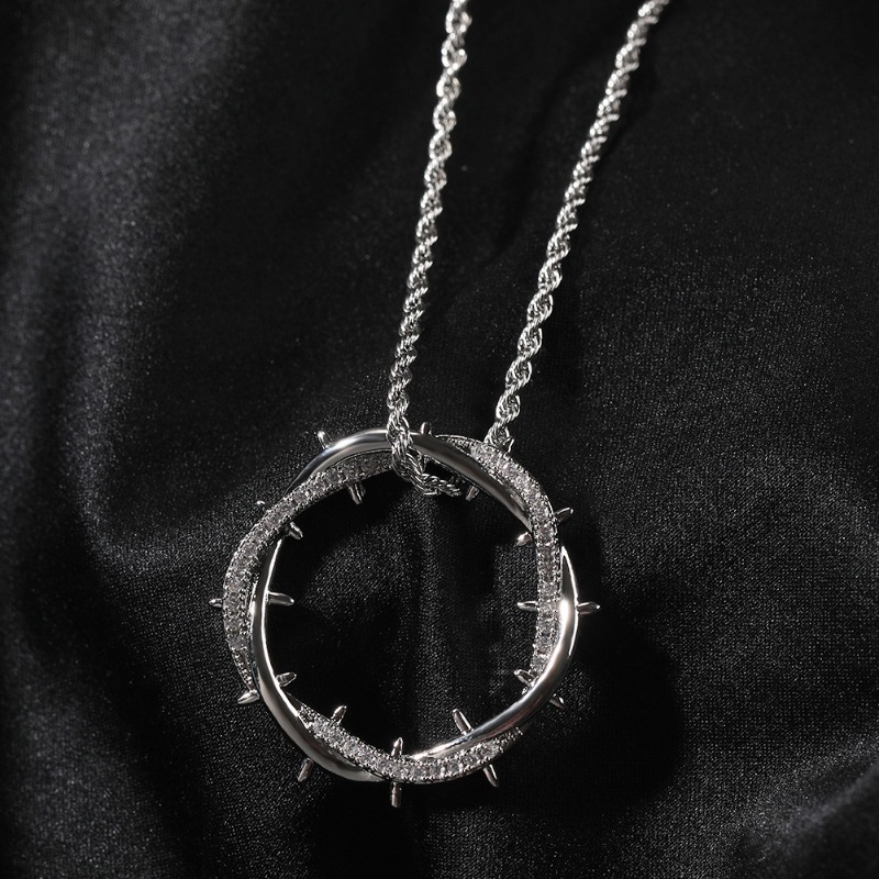 Collar con colgante de corona  - Streetwear Brand Accessories reseña y precio